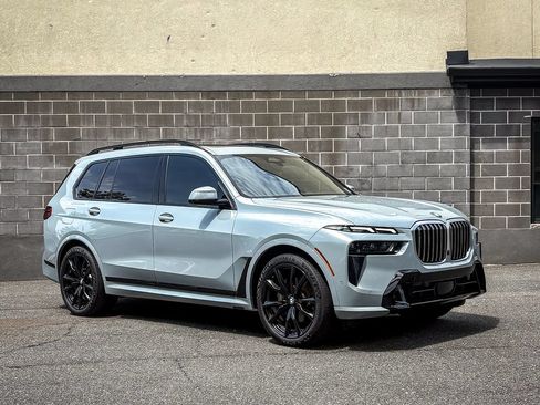 Used 2024 BMW X7 xDrive40i w/ Executive Package AWD/4WD image 2