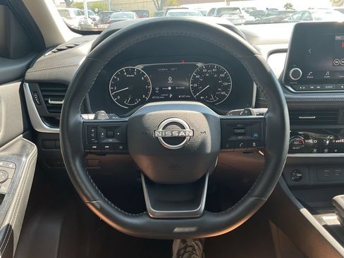 Used 2025 Nissan Rogue SV FWD image 29