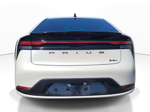 Used 2025 Toyota Prius FWD image 5