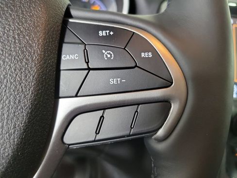 Used 2018 Jeep Grand Cherokee Altitude AWD/4WD image 24