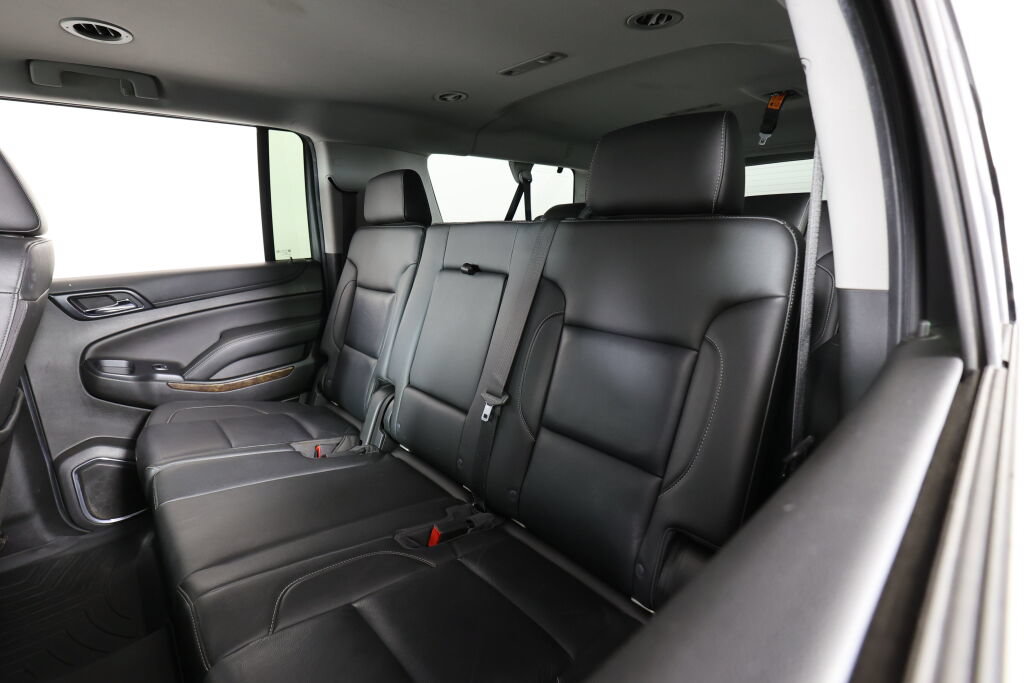 Used 2018 Chevrolet Suburban LT w/ Luxury Package RWD image 15