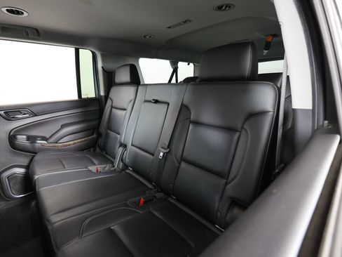 Used 2018 Chevrolet Suburban LT w/ Luxury Package RWD image 15