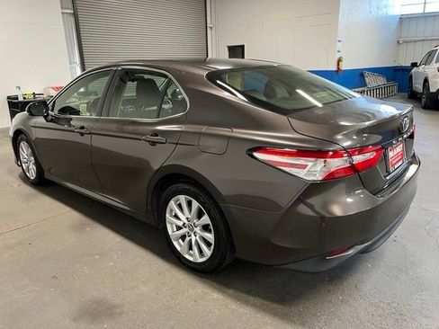 Used 2018 Toyota Camry LE FWD image 5