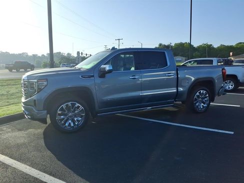 Used 2025 GMC Sierra 1500 Denali AWD/4WD image 3