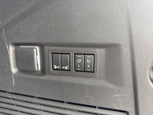 Used 2023 Chevrolet Tahoe Z71 AWD/4WD image 13