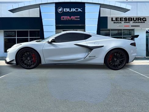 Used 2023 Chevrolet Corvette Z06 w/ Z07 Performance Package RWD image 4