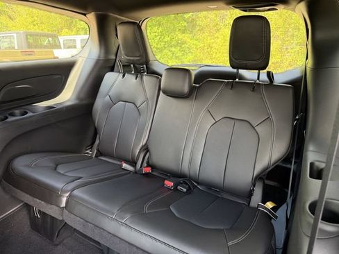 New 2026 Chrysler Pacifica Select FWD image 17