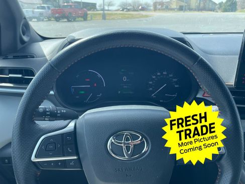 Used 2022 Toyota Sienna XSE w/ XSE Plus Package image 11