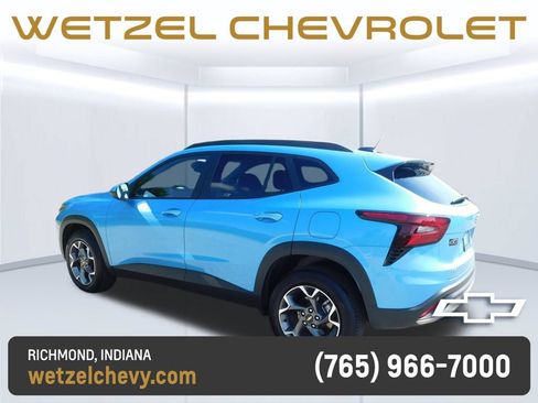 Used 2025 Chevrolet Trax LT FWD image 5