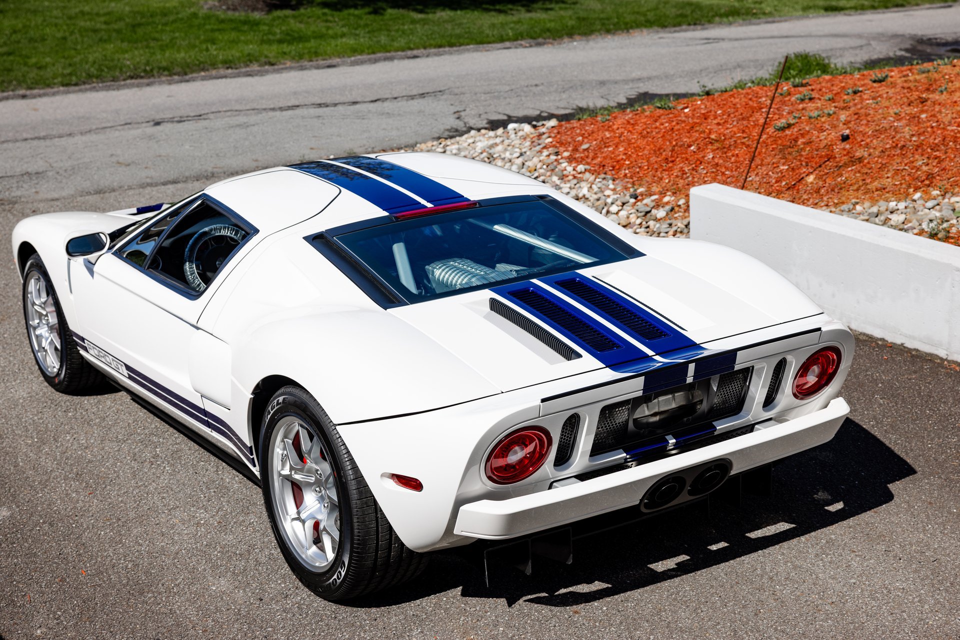 Used 2006 Ford GT RWD image 32