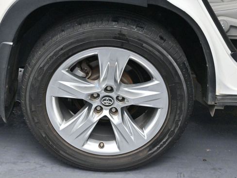 Used 2016 Toyota Highlander Limited w/ Driver Technology Package image 42