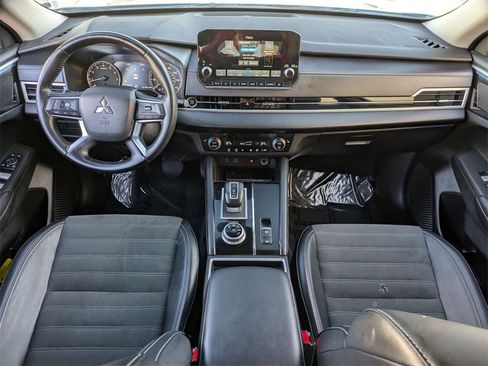 Used 2024 Mitsubishi Outlander SE image 25