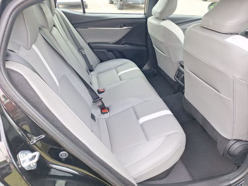 Used 2025 Toyota Camry SE image 31