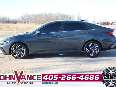 Used 2025 Hyundai Elantra SEL image 5