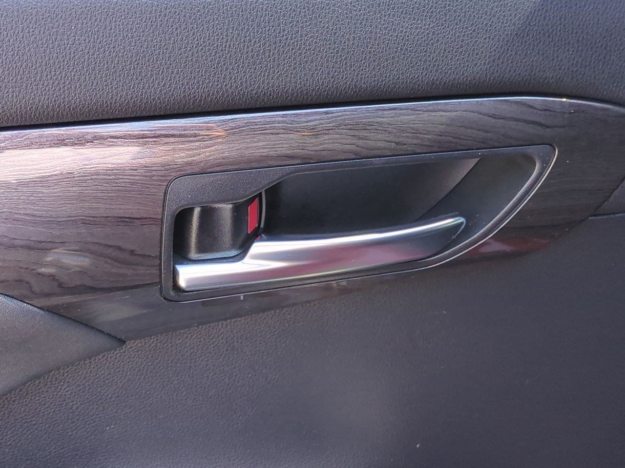 Used 2021 Toyota Highlander Limited FWD image 30