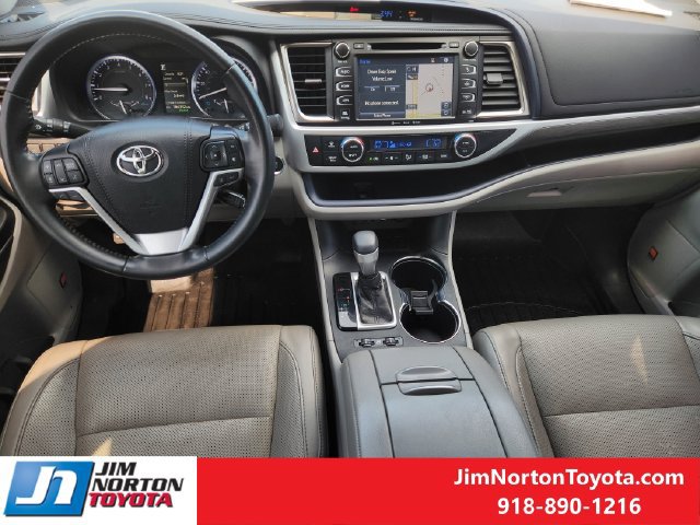 Used 2019 Toyota Highlander Limited FWD image 27