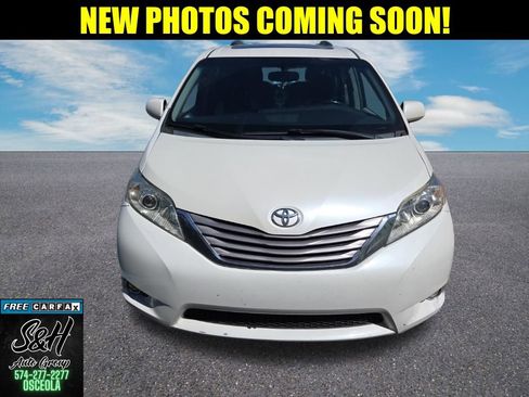 Used 2015 Toyota Sienna XLE w/ XLE Navigation Package FWD image 1