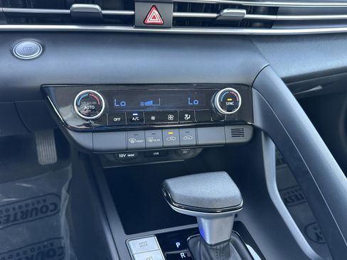 Certified 2022 Hyundai Elantra SEL FWD image 23