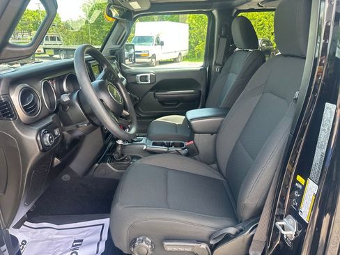 Used 2023 Jeep Gladiator Sport AWD/4WD image 9
