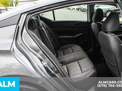 Used 2024 Nissan Altima 2.5 SV FWD image 18