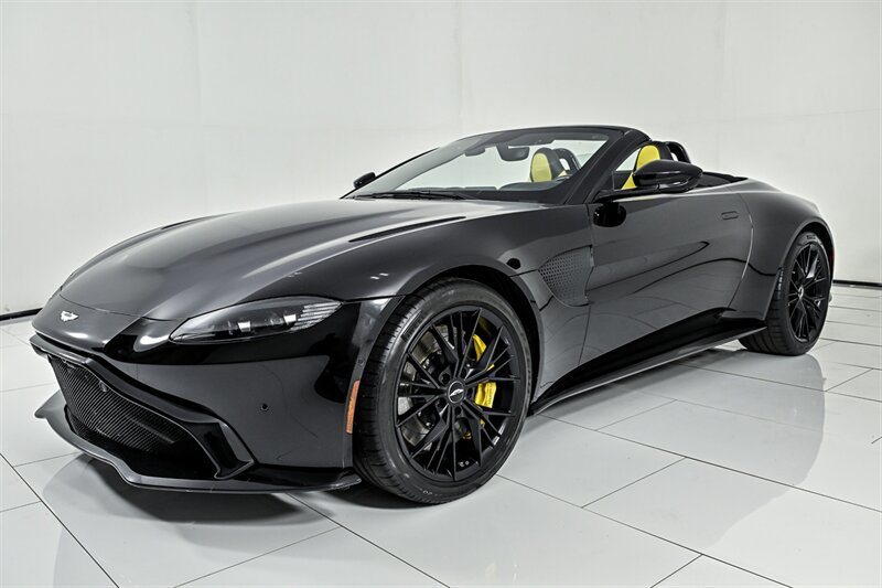 Used 2021 Aston Martin V8 Vantage Roadster RWD image 5