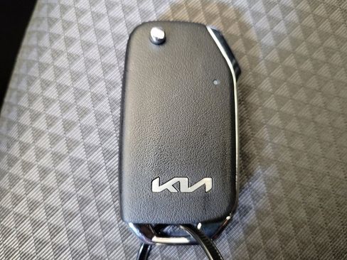 Used 2025 Kia Soul LX w/ LX Technology Package image 32