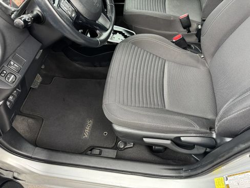 Used 2018 Toyota Yaris SE w/ Carpet Mat Package FWD image 11