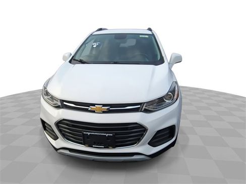Used 2020 Chevrolet Trax LT w/ LT Convenience Package image 3