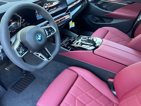 New 2027 BMW i5 eDrive40 w/ Executive Package RWD image 4
