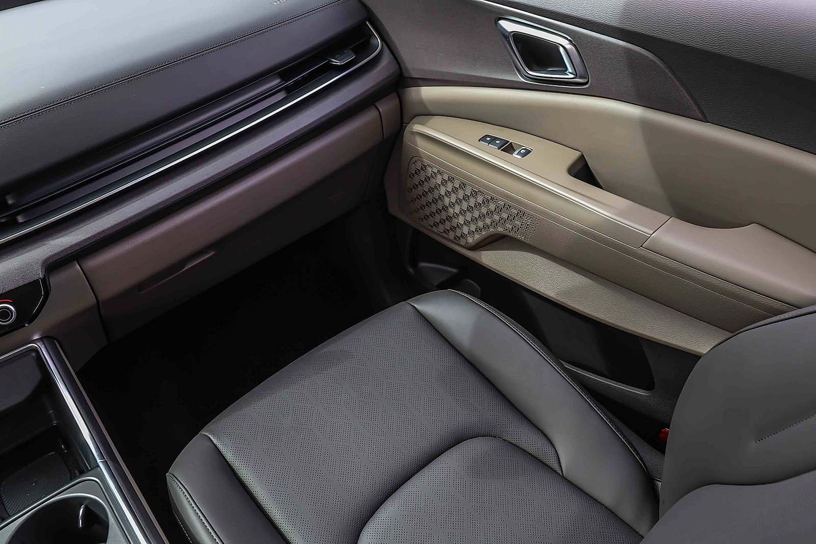 Used 2026 Kia Carnival EX FWD image 18