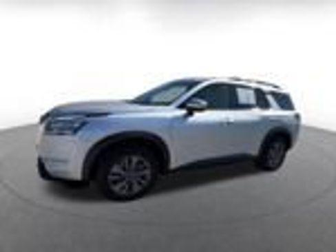 Used 2025 Nissan Pathfinder SV FWD image 13