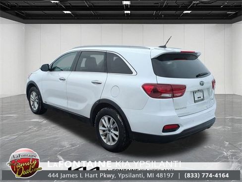 Used 2020 Kia Sorento LX w/ LX I4 Convenience Package image 3