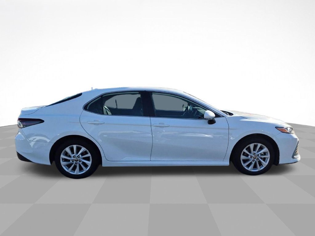 Used 2024 Toyota Camry LE FWD image 4