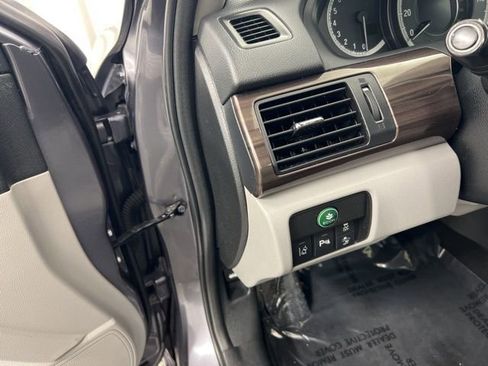 Used 2016 Honda Accord Touring image 14