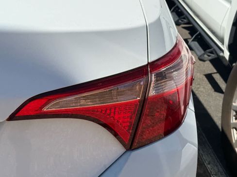 Used 2019 Toyota Corolla LE image 12
