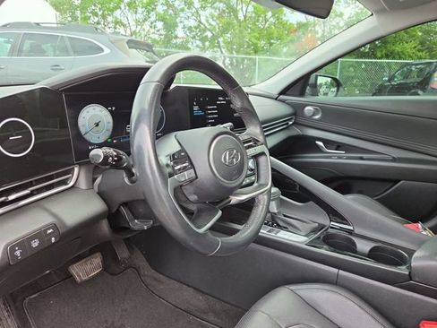 Certified 2022 Hyundai Elantra Limited FWD image 23