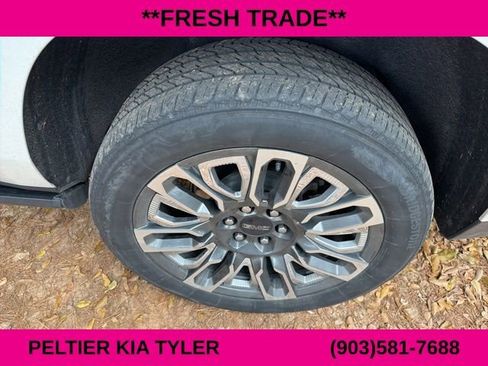 Used 2023 GMC Yukon XL Denali Ultimate image 11