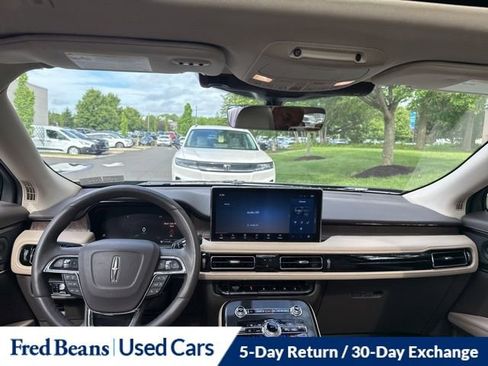 Certified 2023 Lincoln Nautilus Reserve w/ Luxury Package AWD/4WD image 17