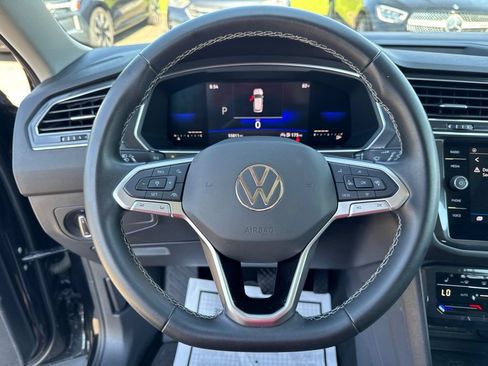 Certified 2022 Volkswagen Tiguan SE FWD image 14