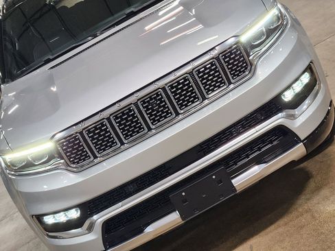 Used 2022 Jeep Grand Wagoneer Series III AWD/4WD image 19