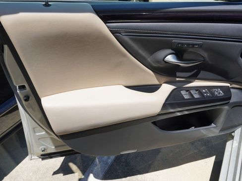 Used 2020 Lexus ES 350 w/ Premium Package FWD image 11