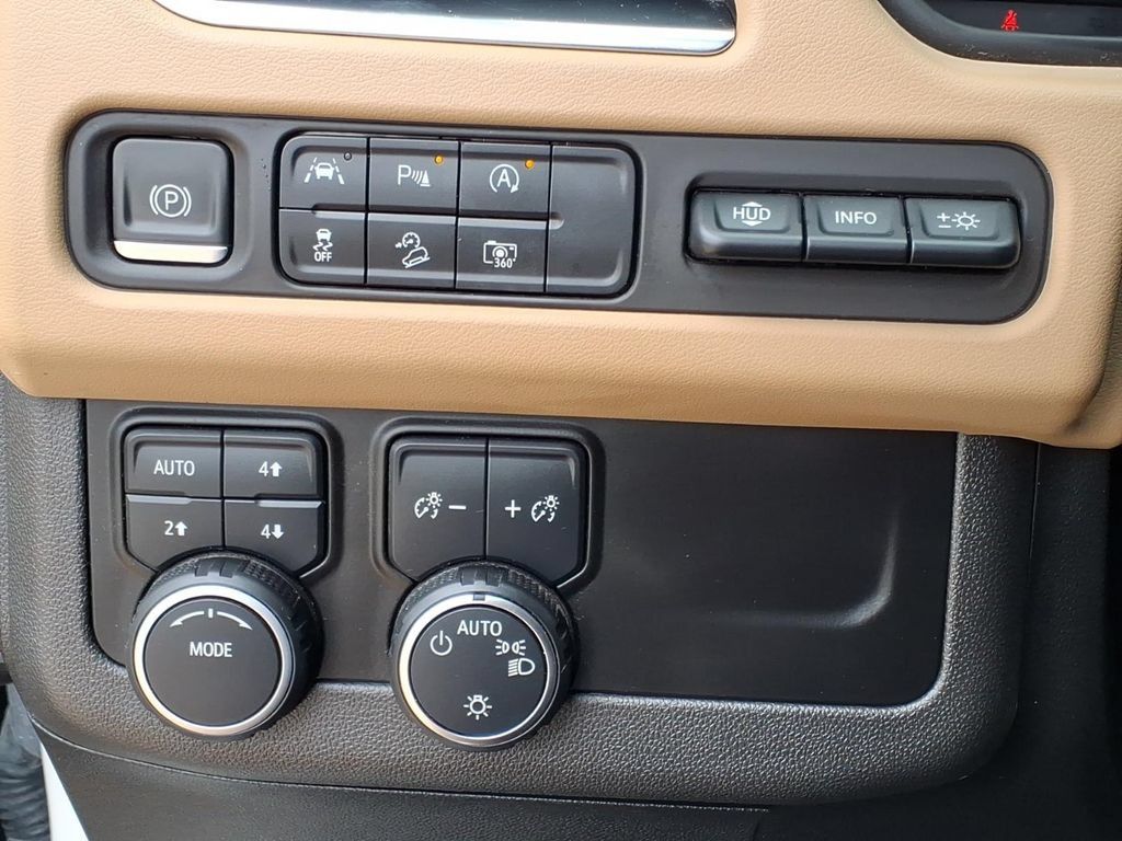 Used 2023 Chevrolet Tahoe Premier AWD/4WD image 23