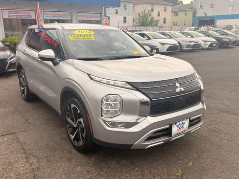Used 2024 Mitsubishi Outlander FWD image 2