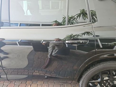 Used 2024 Chevrolet Traverse RS image 9