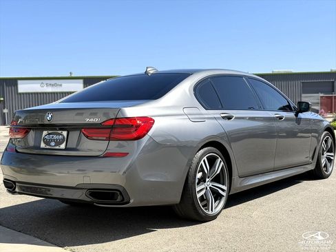 Used 2019 BMW 740i w/ Executive Package RWD image 9