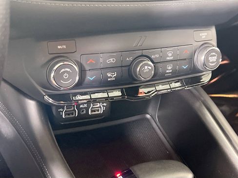 Used 2022 Dodge Durango SXT w/ Anodized Platinum Package image 15