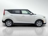 Certified 2022 Kia Soul LX image 4