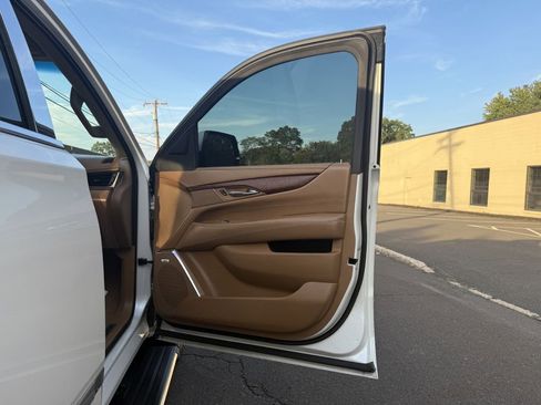 Used 2016 Cadillac Escalade ESV Platinum image 16
