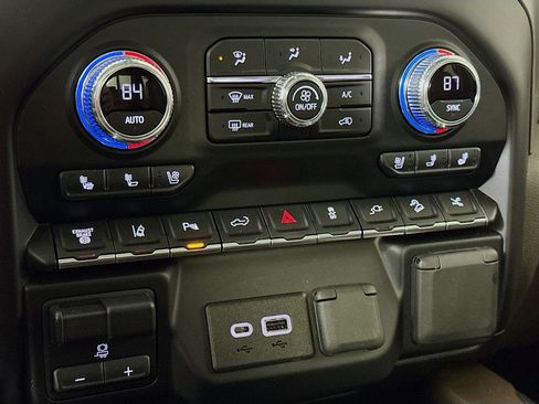 Used 2023 GMC Sierra 3500 Denali w/ Denali Ultimate Package image 15