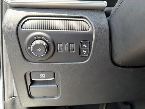 Used 2024 Jeep Wagoneer L Series II RWD image 20